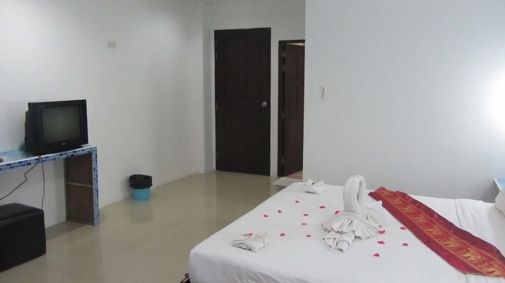 Happy Fish Guesthouse Patong Zewnętrze zdjęcie