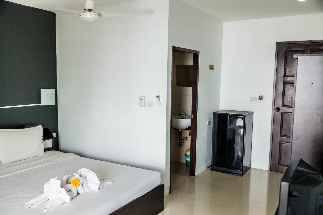 Happy Fish Guesthouse Patong Zewnętrze zdjęcie