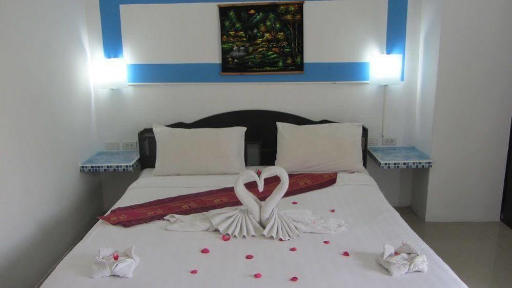 Happy Fish Guesthouse Patong Zewnętrze zdjęcie